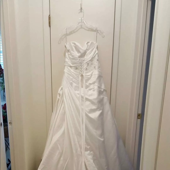 Maggie Sottero Wedding Gown! - Picture 4 of 5